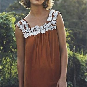 Shift floral applique in a beautiful brown